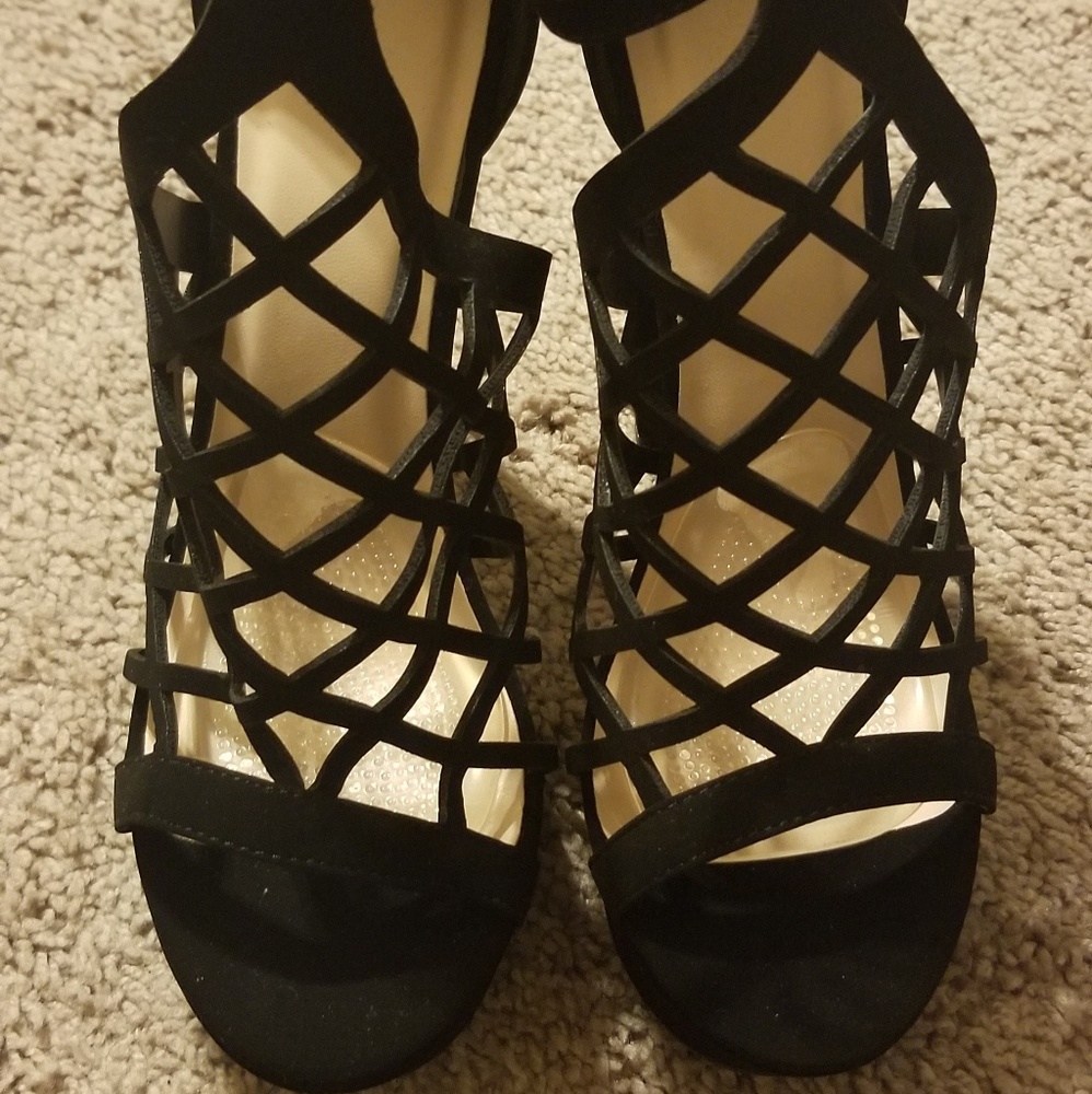 Shoes - Picture 2 of 4